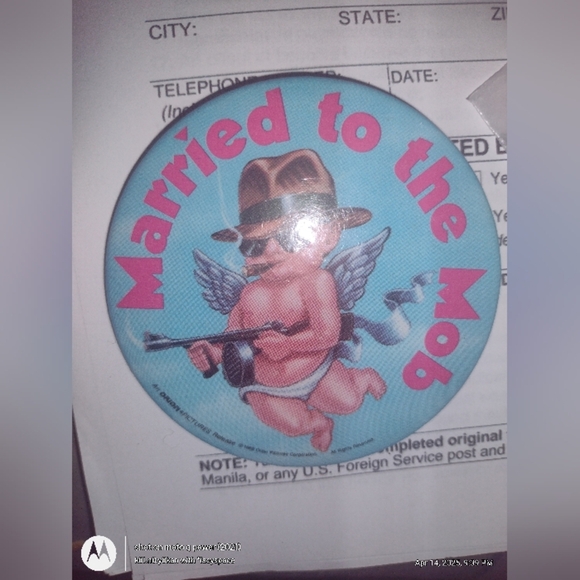 Married To The Mob Movie Promo Pin Back Button - Picture 2 of 4